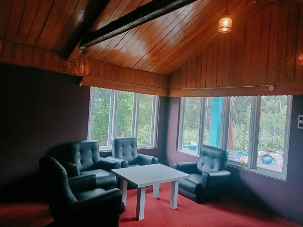 Bob'S Woodside Bungalow Hotel Ooty Exterior photo